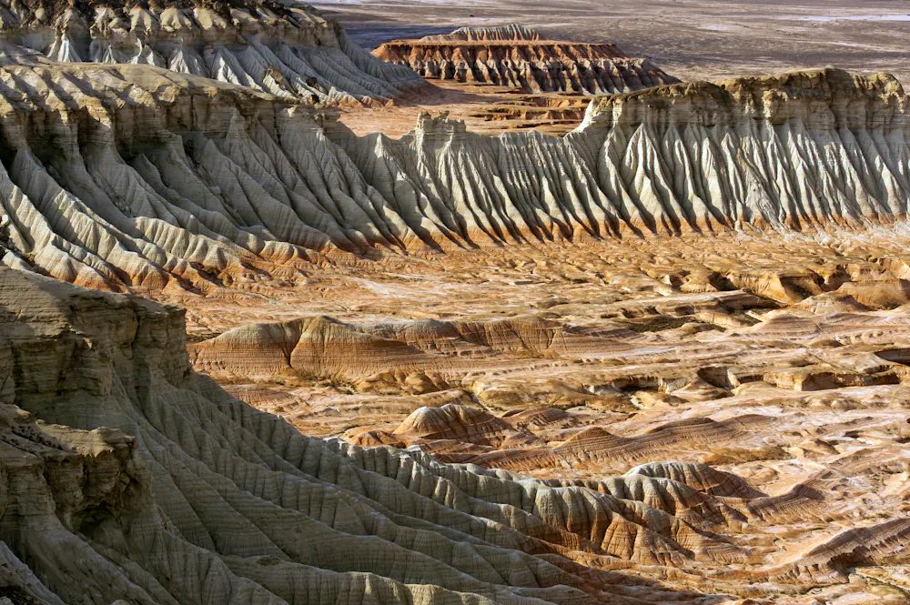 Yangikala Canyons (Schluchten) in Turkmenistan &ndash; &copy; Foto von Andrej Kulikov