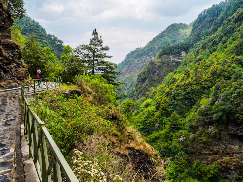Cangshan-Berg  - &copy;Sven - Adobe Stock