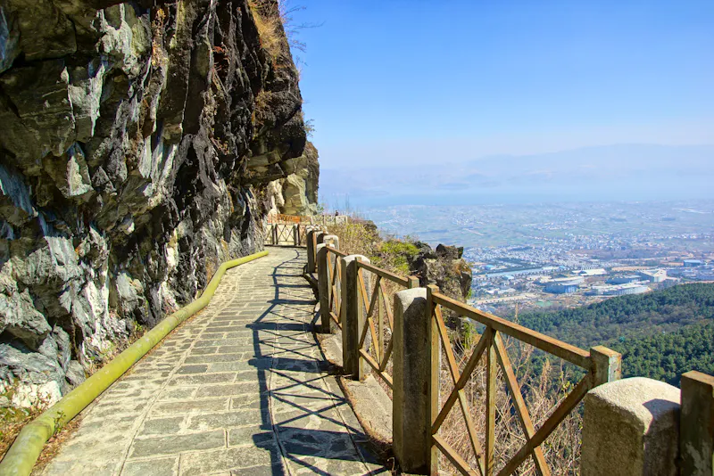 Cangshan-Berg  - &copy;Łukasz Kurbiel - stock.adobe.com
