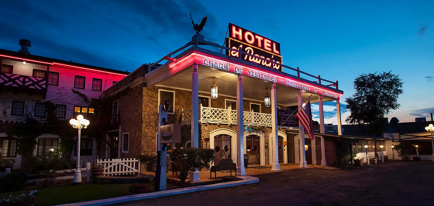 El Rancho Hotel - Außenpool - Außenansicht &nbsp;&ndash;&nbsp;&copy;&nbsp;El Rancho Hotel