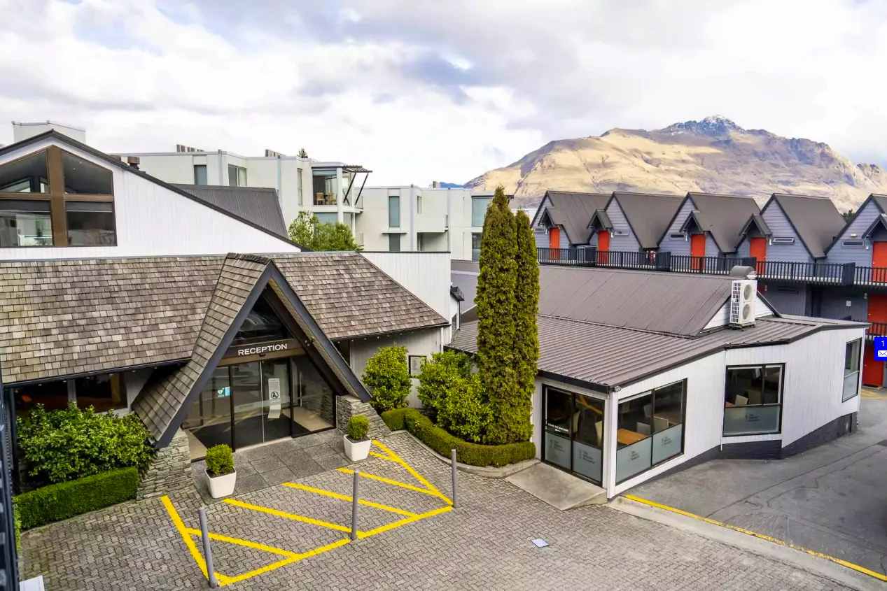 Scenic Suites Queenstown - Hotel von außen&nbsp;&ndash;&nbsp;&copy;&nbsp;Scenic Suites Queenstown