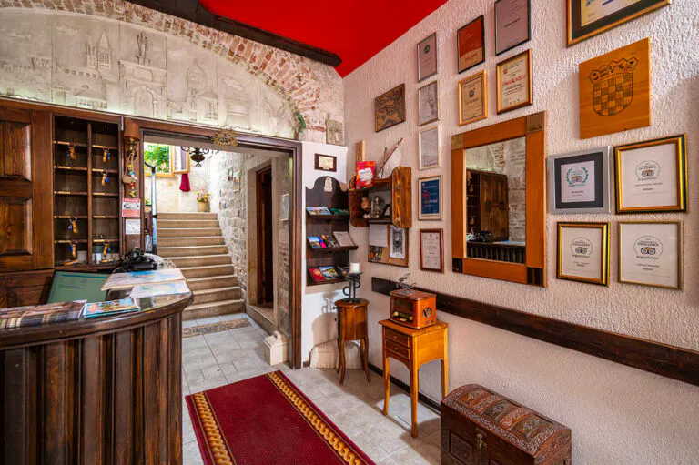 Rezeption des Heritage Hotel Tragos&nbsp;&ndash;&nbsp;&copy;&nbsp;Heritage Hotel Tragos