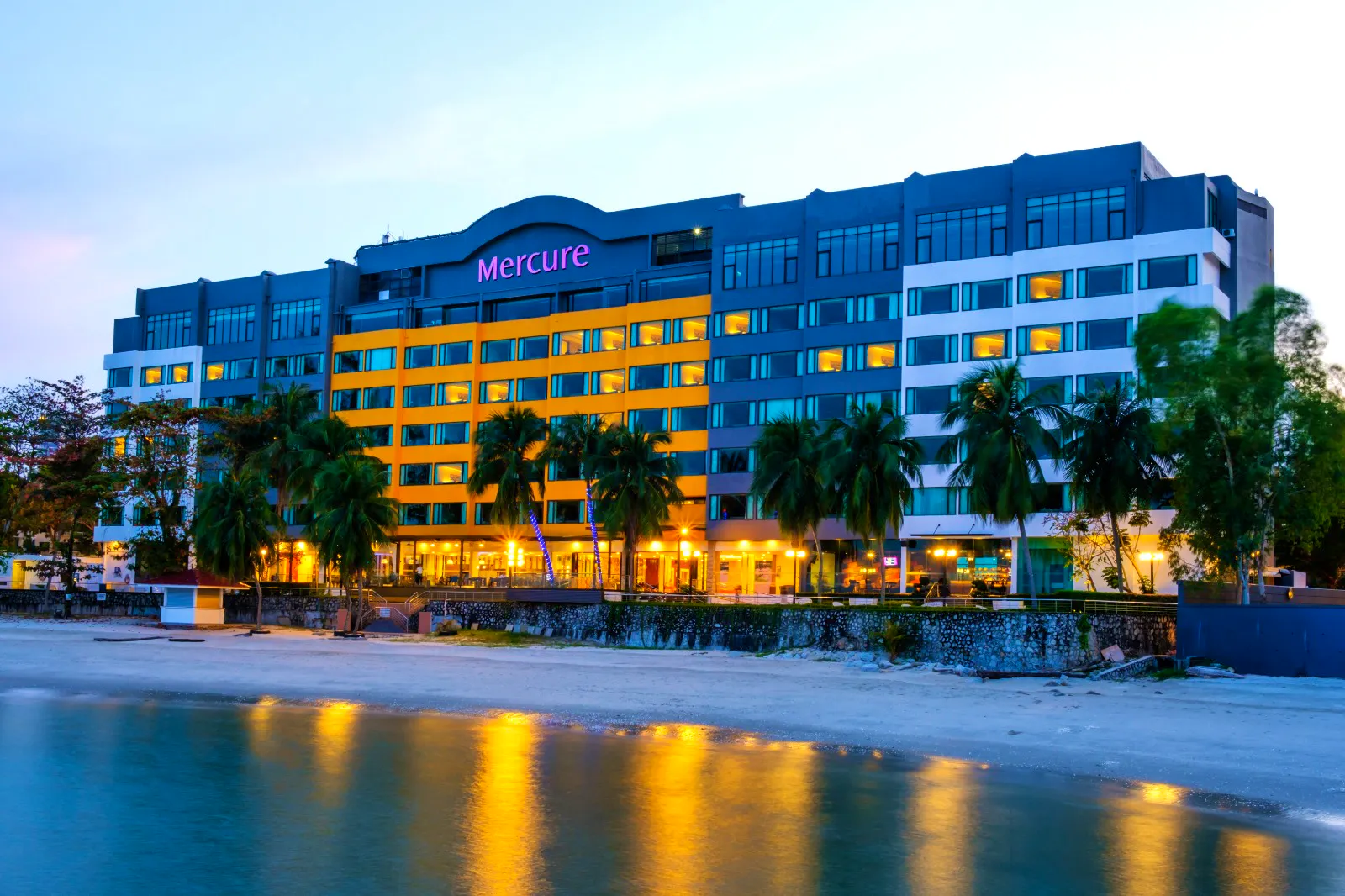 Malayysia, Penang, Mercure Penang Beach, Außenfassade&nbsp;&ndash;&nbsp;&copy;&nbsp;Discovery Overland Holidays