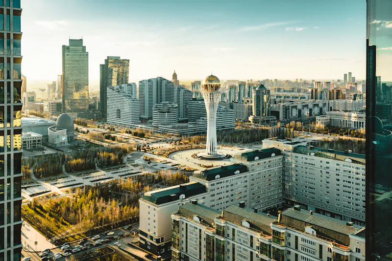  Bayterek-Turm und das Ministeriengebäude in Astana - &copy;Mathias - stock.adobe.com