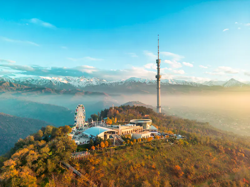  Kök-Töbe-Hügel mit Fernsehturm und Vergnügungspark - &copy;Collab Media - stock.adobe.com