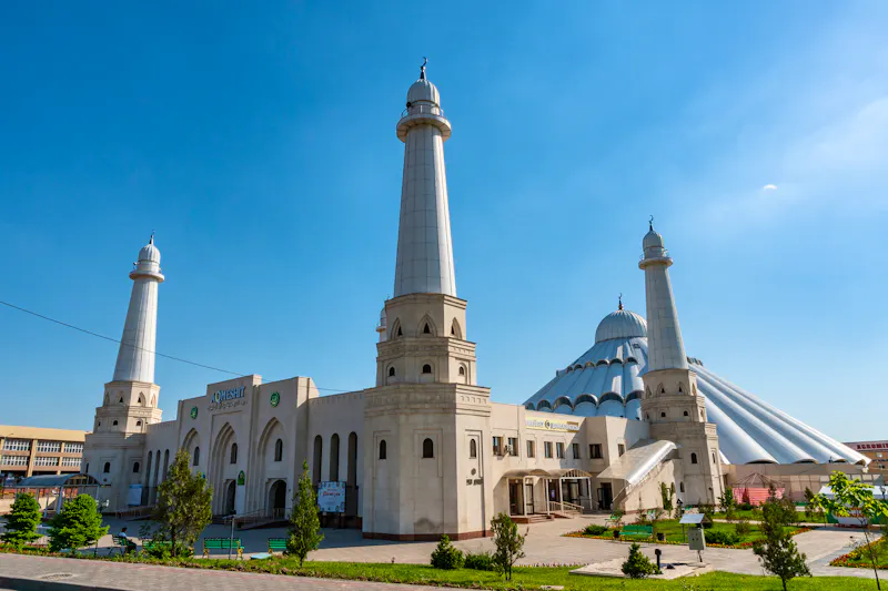 Die zentrale weiße Moschee von Schymkent  - &copy;Aleksandar - stock.adobe.com