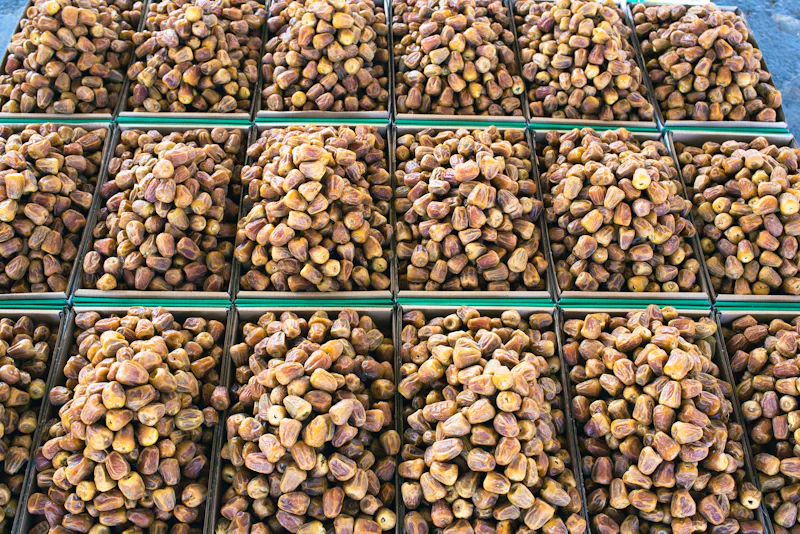 Datteln auf dem Dattelmarkt in Buraidah - &copy;JoergSteber - stock.adobe.com