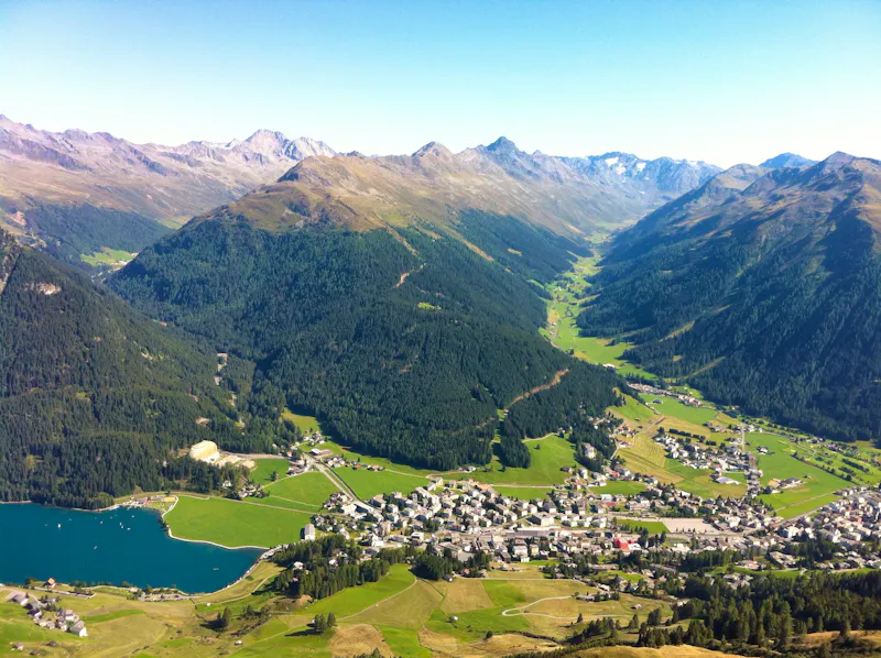 Blick vom Weissfluhjoch auf Davos und den Davoser See - &copy;René Pi - stock.adobe.com