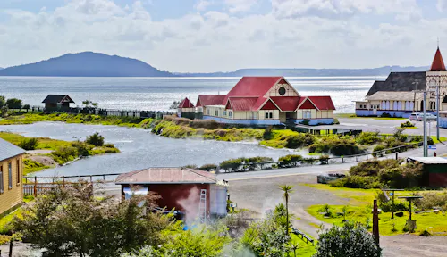 Seefront in Rotorua &ndash; &copy; weiguo1 - stock.adobe.com