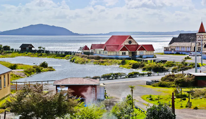 Seefront in Rotorua - &copy;weiguo1 - stock.adobe.com