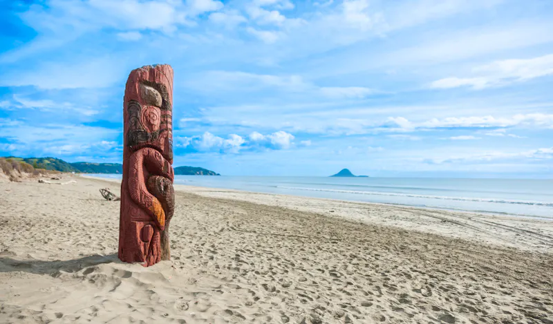 Totem am Ohope Beach - &copy;Brian Scantlebury - stock.adobe.com