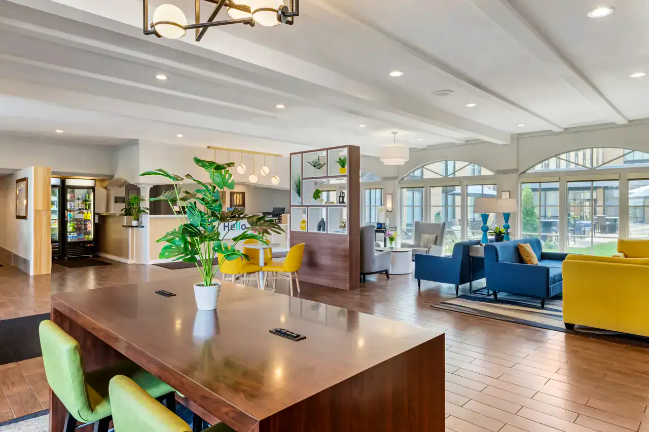 Comfort Inn MSP Airport - Mall of America - Lobby&nbsp;&ndash;&nbsp;&copy;&nbsp;2026 Choice Hotels International, Inc.