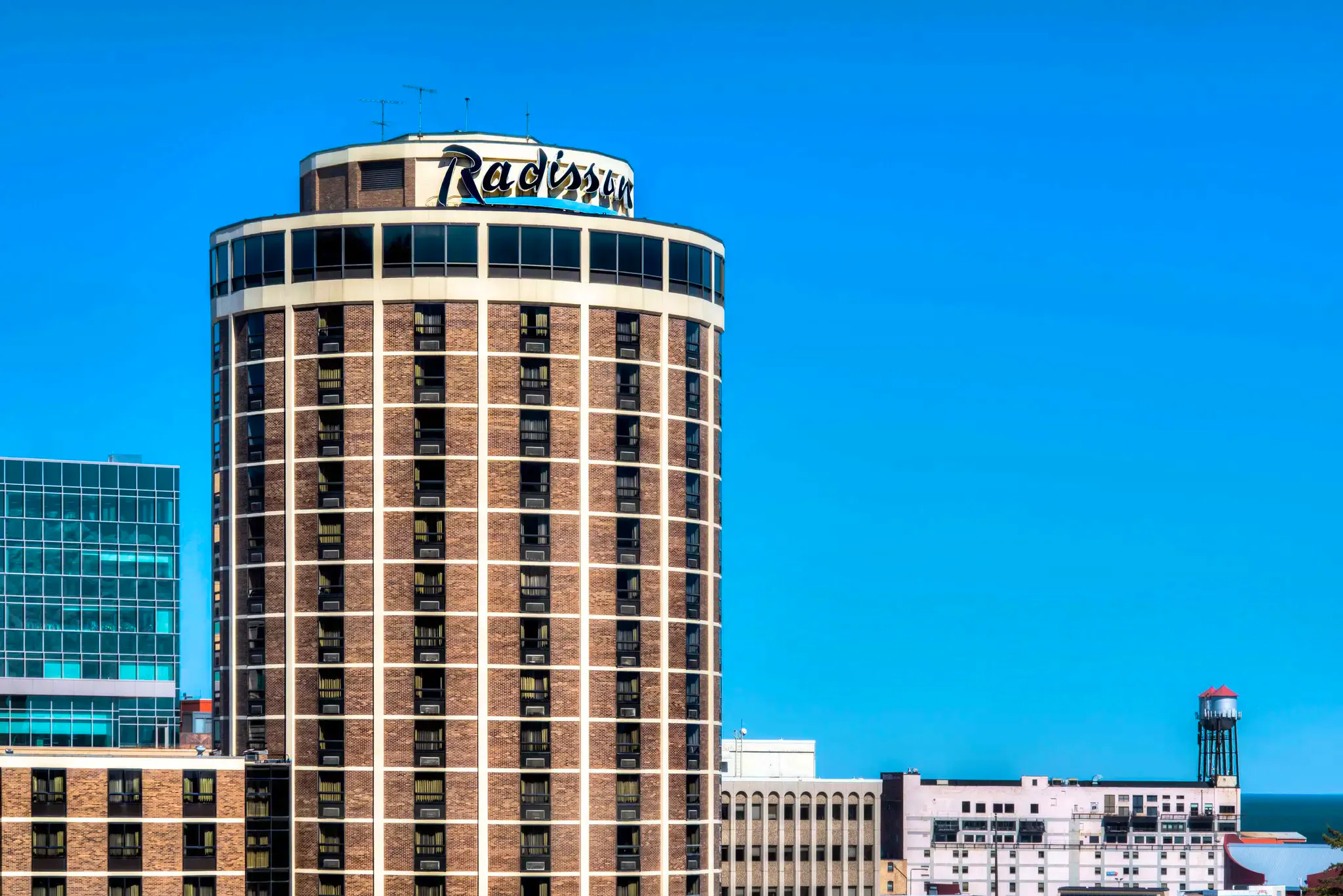 Radisson Hotel Duluth-Harborview  - Außenansicht&nbsp;&ndash;&nbsp;&copy;&nbsp;2026 Choice Hotels International, Inc.