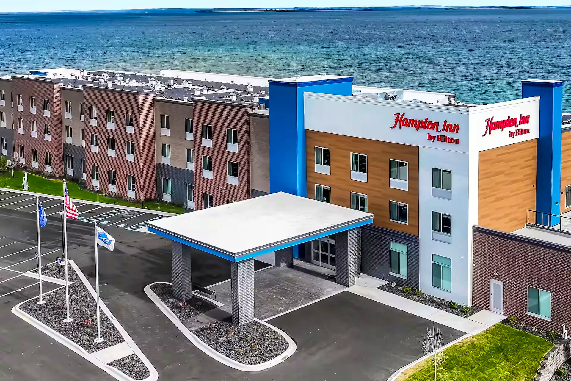 Hampton Inn St Ignace Lakefront Mackinac - Außenansicht &nbsp;&ndash;&nbsp;&copy;&nbsp;2026 Hilton