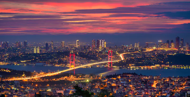  Istanbul am Abend - &copy;Mapics - stock.adobe.com