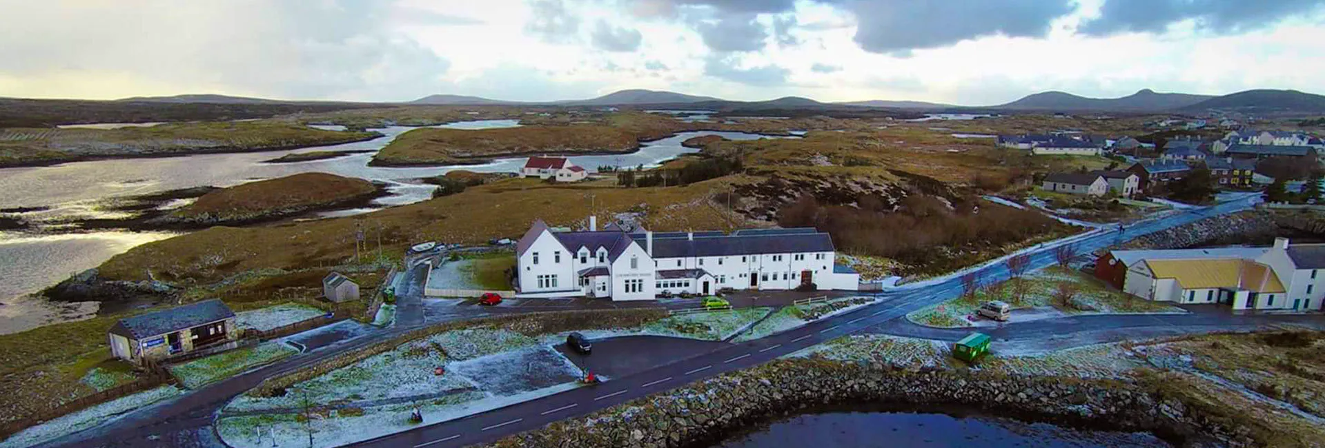 Lochmaddy Hotel - Außenansicht &nbsp;&ndash;&nbsp;&copy;&nbsp;Lochmaddy Hotel