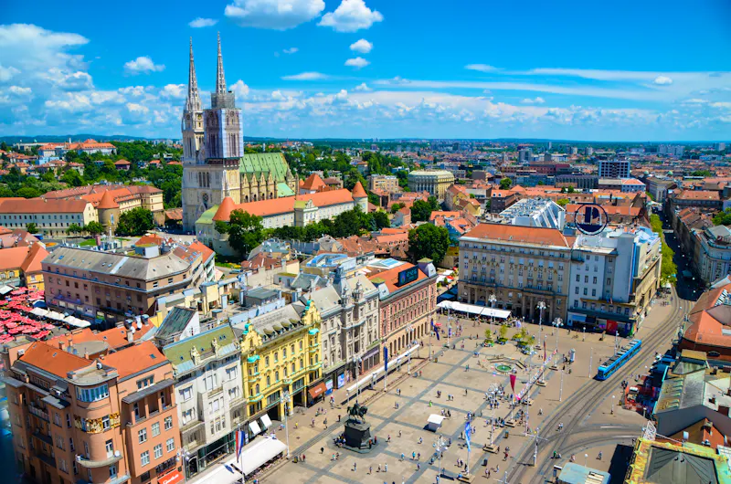  Kathedrale, Ban-Jelacic-Platz in Zagreb - &copy;lensvibes - stock.adobe.com