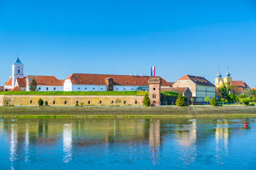 Die Drau und die Festung in der Altstadt von Osijek &ndash; &copy; ilijaa - stock.adobe.com