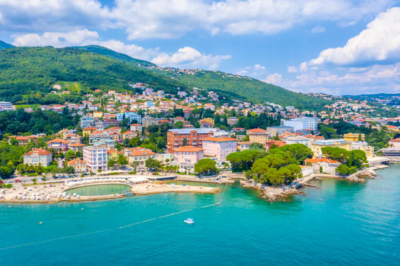 Die Küste der kroatischen Stadt Opatija - &copy;dudlajzov - stock.adobe.com