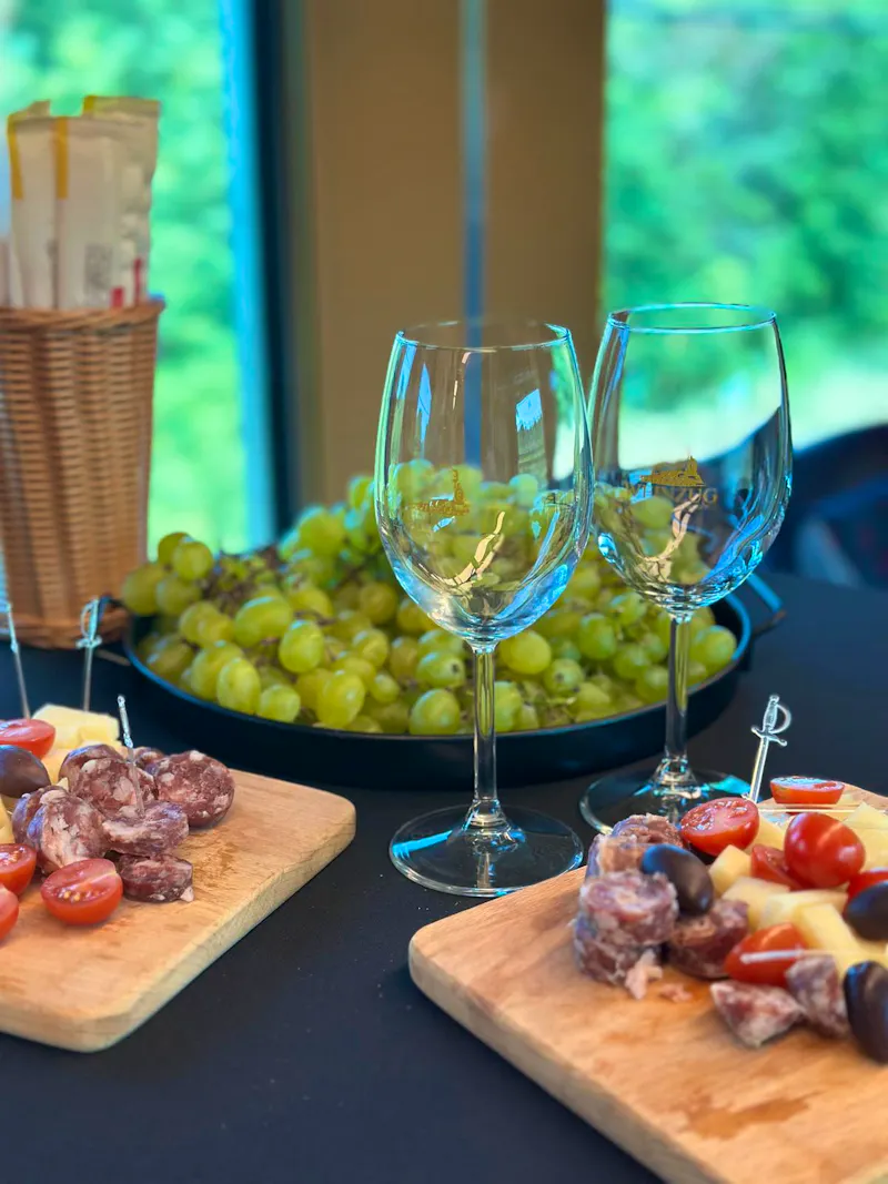 Mit dem Weinzug durch das istrische Hinterland - &copy;Via Mea Travel d.o.o.