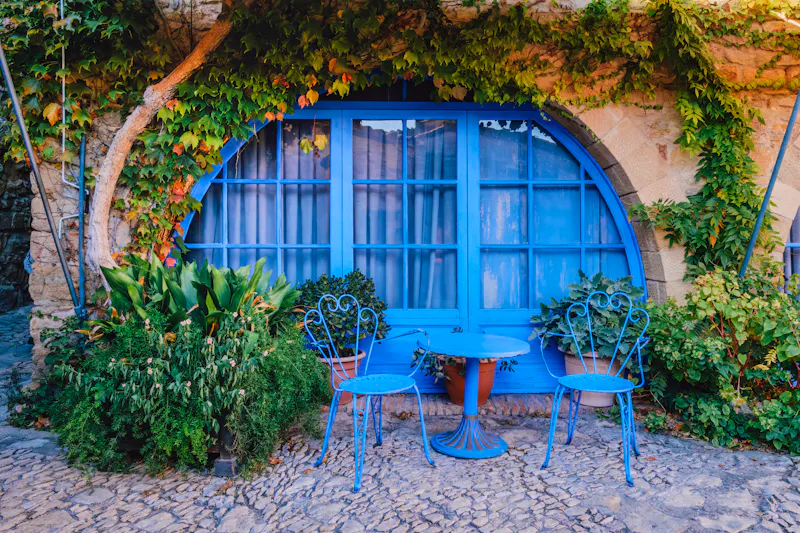 Typischer Hinterhof in Peratallada  - &copy;ikuday - stock.adobe.com