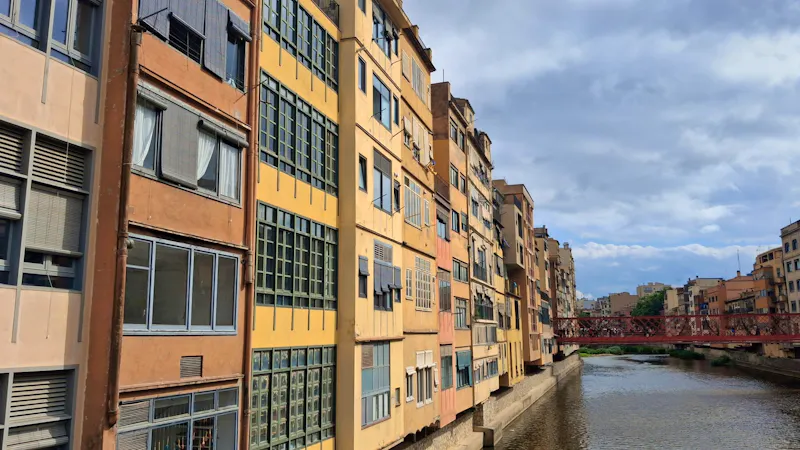 Girona mit Blick auf Brücke von Gustave Eiffel - &copy;Anette Rietz