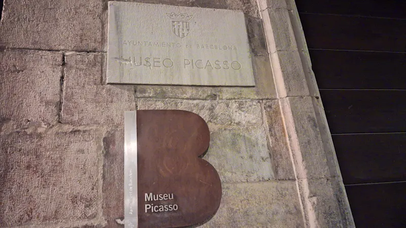 Eingang PicassoMuseum mit Jugendzeit - &copy;Anette Rietz