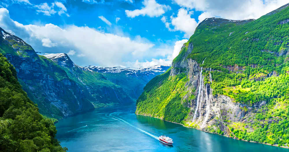 Sieben Schwestern Wasserfall im Geirangerfjord &ndash; &copy; surangaw - stock.adobe.com