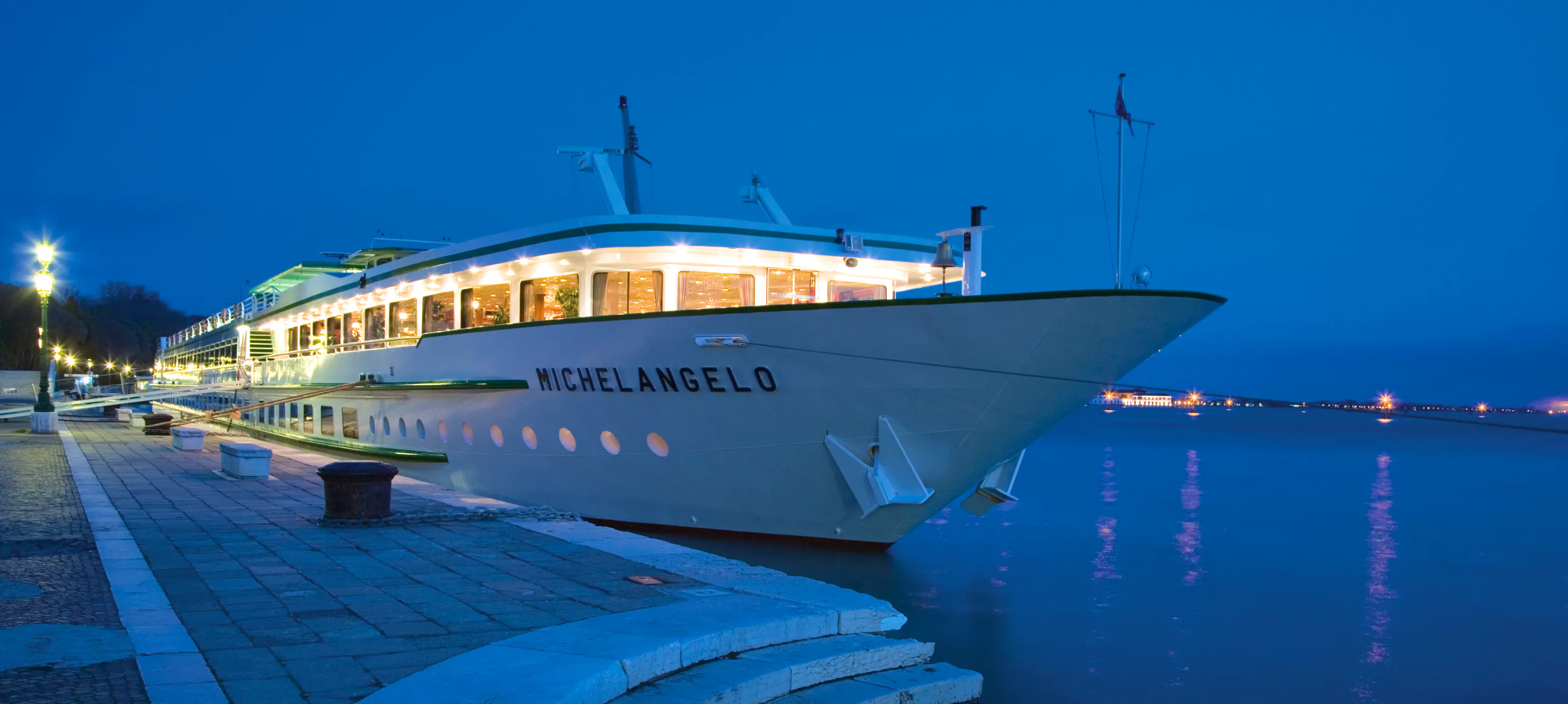 MS Michelangelo am Abend&nbsp;&ndash;&nbsp;&copy;&nbsp;©croiseurope