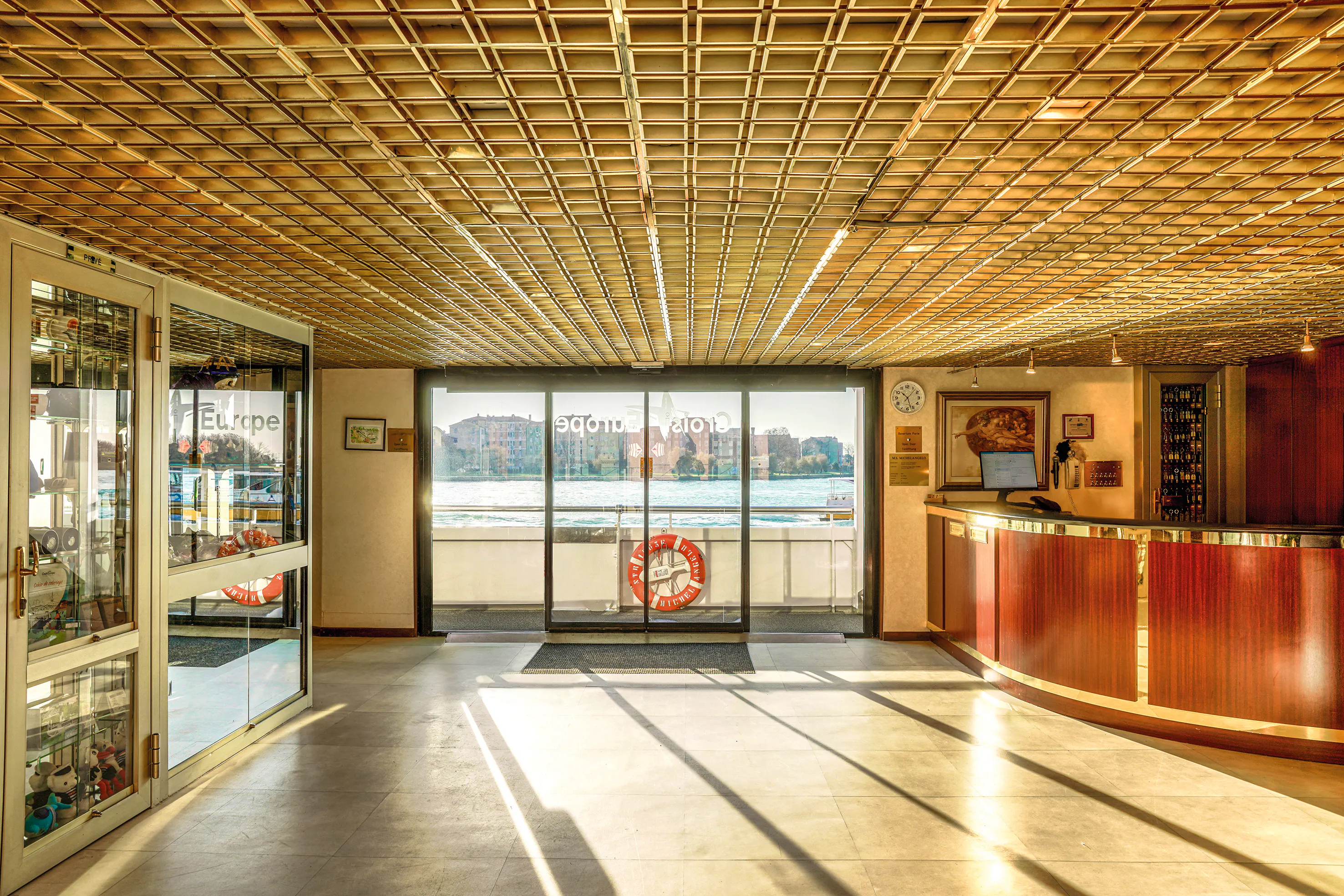MS Michelangelo Gangway & Rezeption&nbsp;&ndash;&nbsp;&copy;&nbsp;©croiseurope