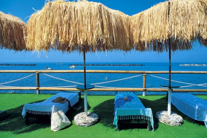 Steg am Meer Hotel La Scogliera &ndash; &copy;IschiaWandern