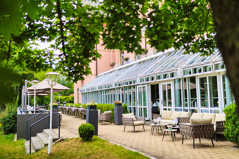 Bad Steben - relexa hotel - Wintergarten mit Terrasse &ndash; &copy;Copyright by Tauschers-Photography