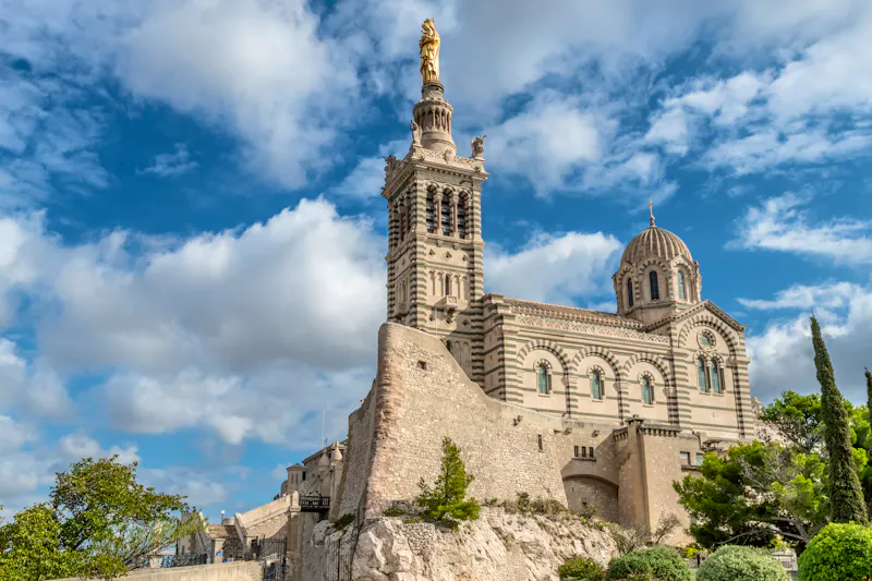 Die Kathedrale Notre-Dame-de-la-Garde auf den Anhöhen von Marseille - &copy;Bernard - stock.adobe.com