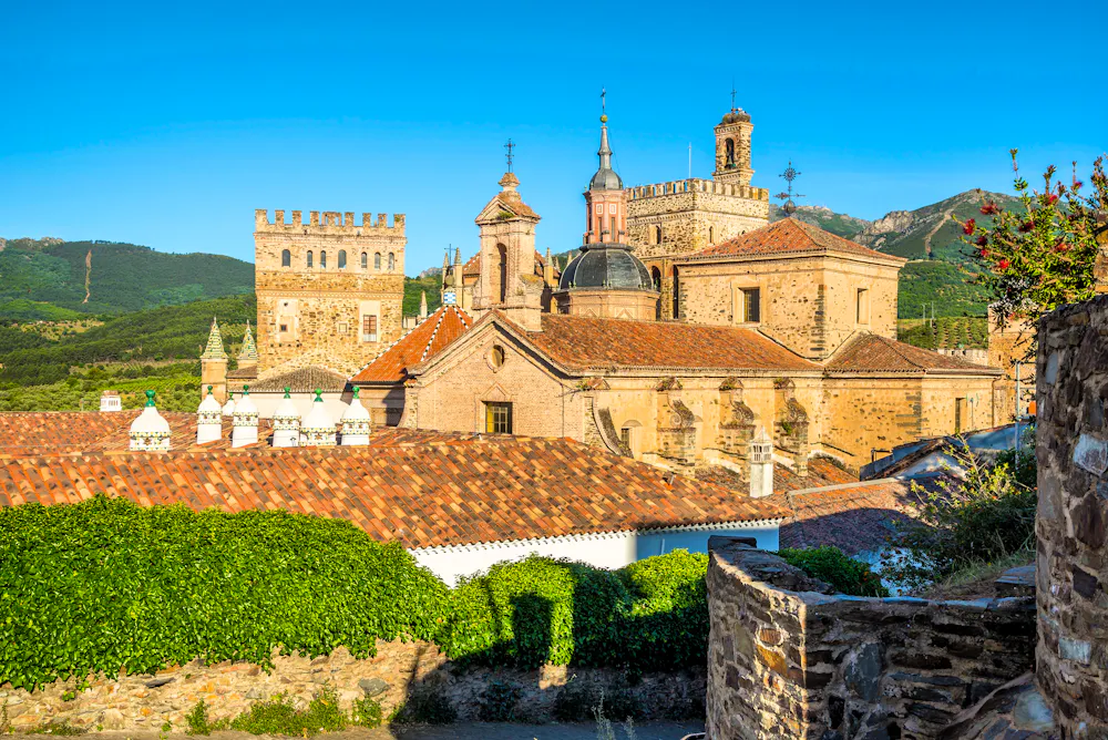 Blick auf das Kloster Santa María in Guadalupe, Spanien &ndash; &copy; milosk50 - stock.adobe.com