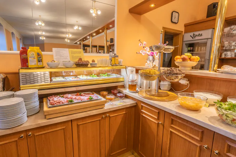 Hotel Flora Marienbad - Buffet im Restaurant &ndash; &copy;Hotel Flora Marienbad