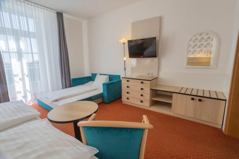 Hotel Flora Marienbad - Zimmerbeispiel Dreibett-Zimmer &ndash; &copy;Hotel Flora Marienbad