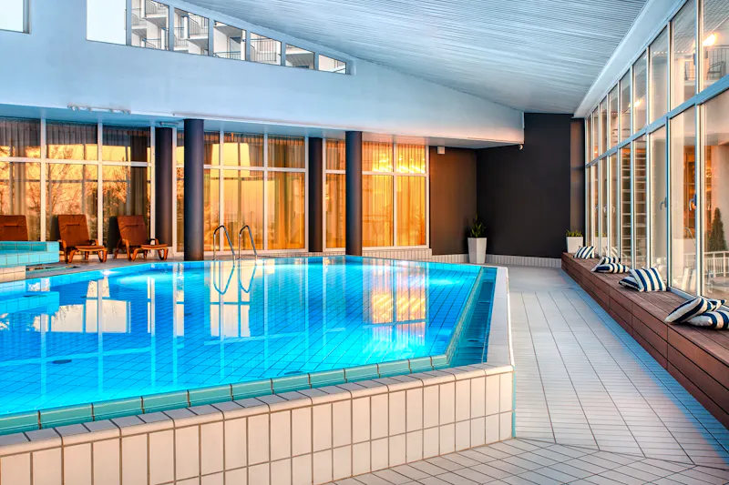 Schwimmbad im Vienna House Amber Baltic Miedzyzdroje &ndash; &copy;IdeaSpa Travel