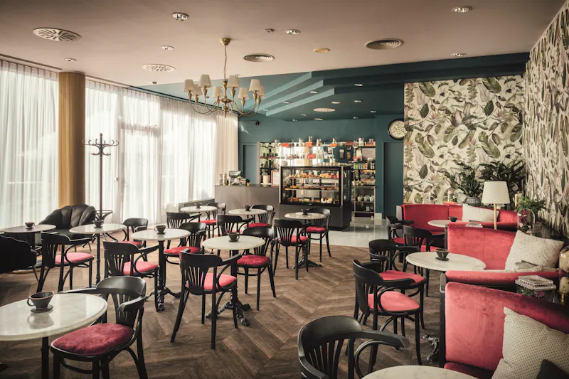 Cafe im Vienna House Amber Baltic Miedzyzdroje &ndash; &copy;IdeaSpa Travel