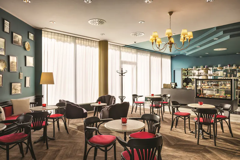 Cafe im Vienna House Amber Baltic Miedzyzdroje &ndash; &copy;IdeaSpa Travel