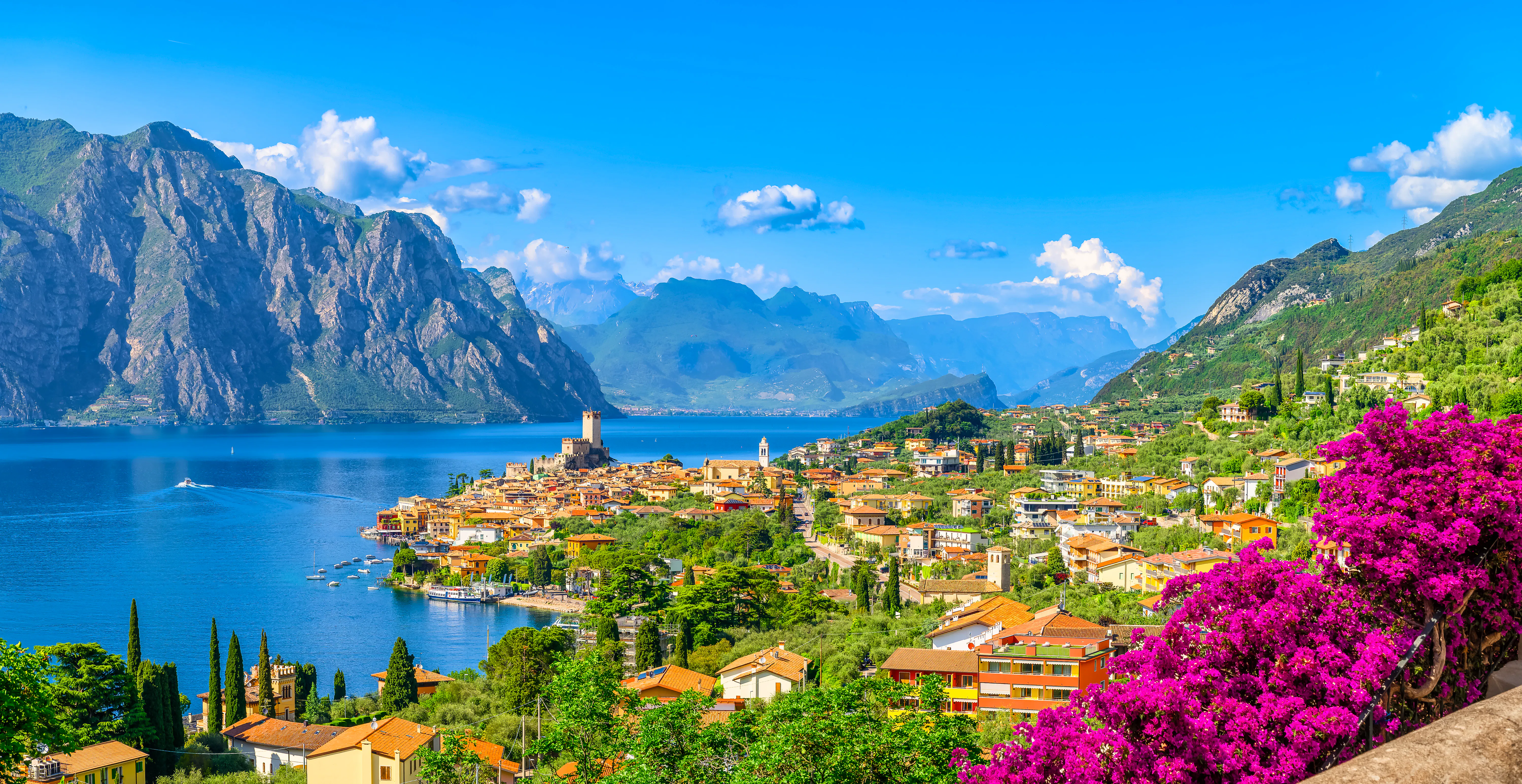 Malcesine in Gardasee, Italien &ndash; &copy; Balate Dorin - stock.adobe.com