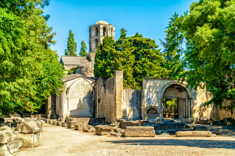 Begräbnisstätte Alyscamps aus der Antike - Arles, Frankreich  - &copy;heiwa - stock.adobe.com