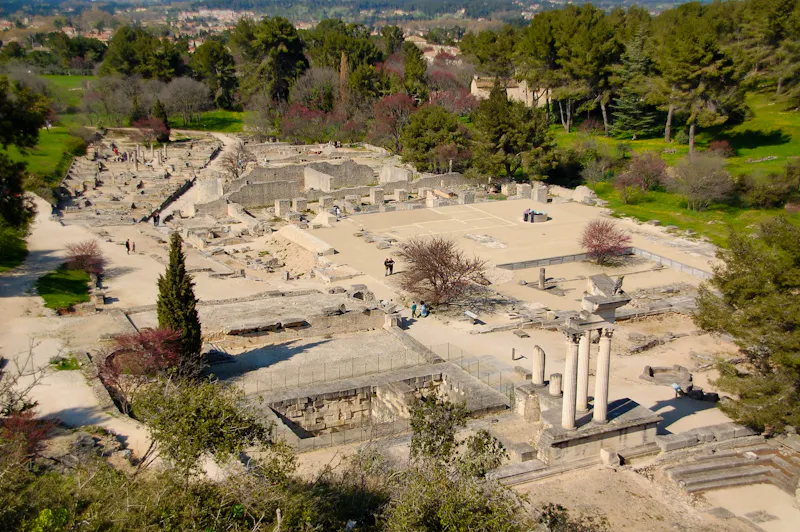 Ausgrabungsstätte Glanum in Saint-Remy-de-Provence, Frankreich  - &copy;legabatch - stock.adobe.com
