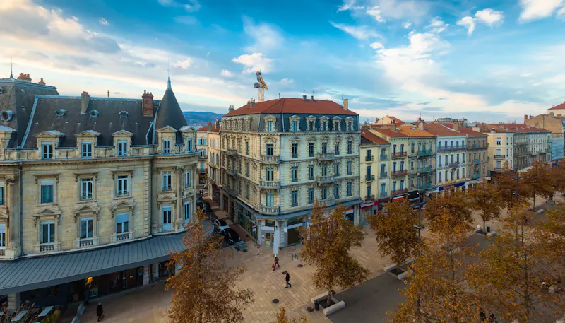 Häuserfassaden in Valence - &copy;JackF - stock.adobe.com