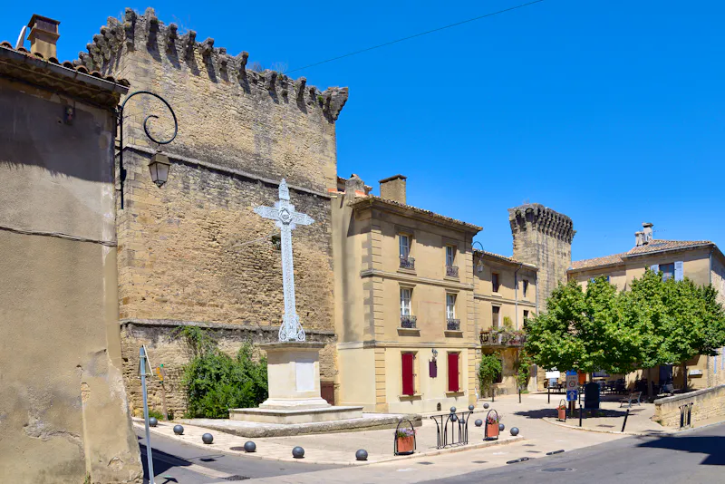 Strassen in Remoulins in Südfrankreich - &copy;Christian Musat - stock.adobe.com