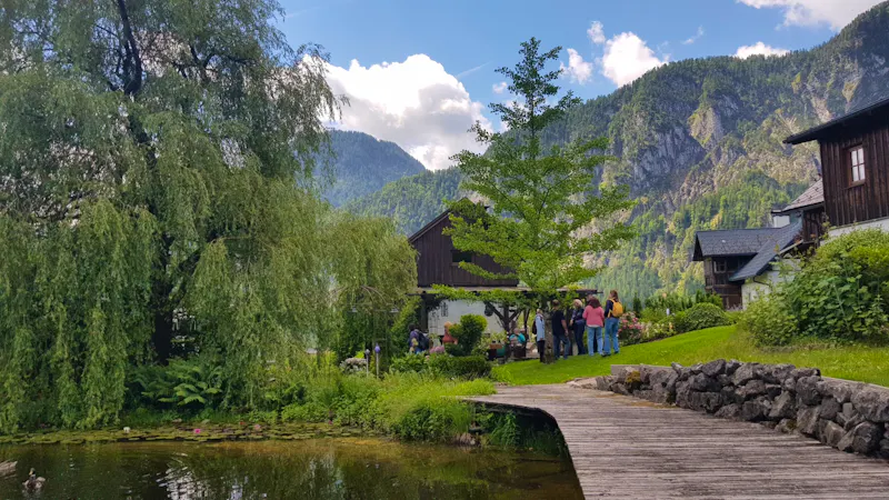 Bad Goisern - im Garten von Rainer und Doris - Blick vom Garten auf die umliegenden Berge des Hallstätter Sees - &copy;Anke Nicke - Eberhardt TRAVEL