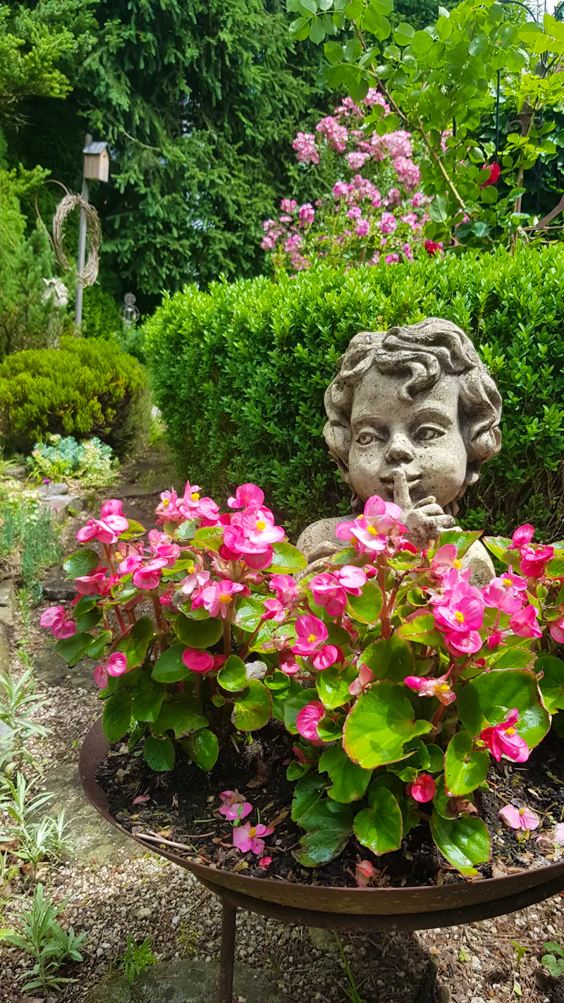Strobl - im Garten von Elisabeth  - &copy;Anke Nicke - Eberhardt TRAVEL
