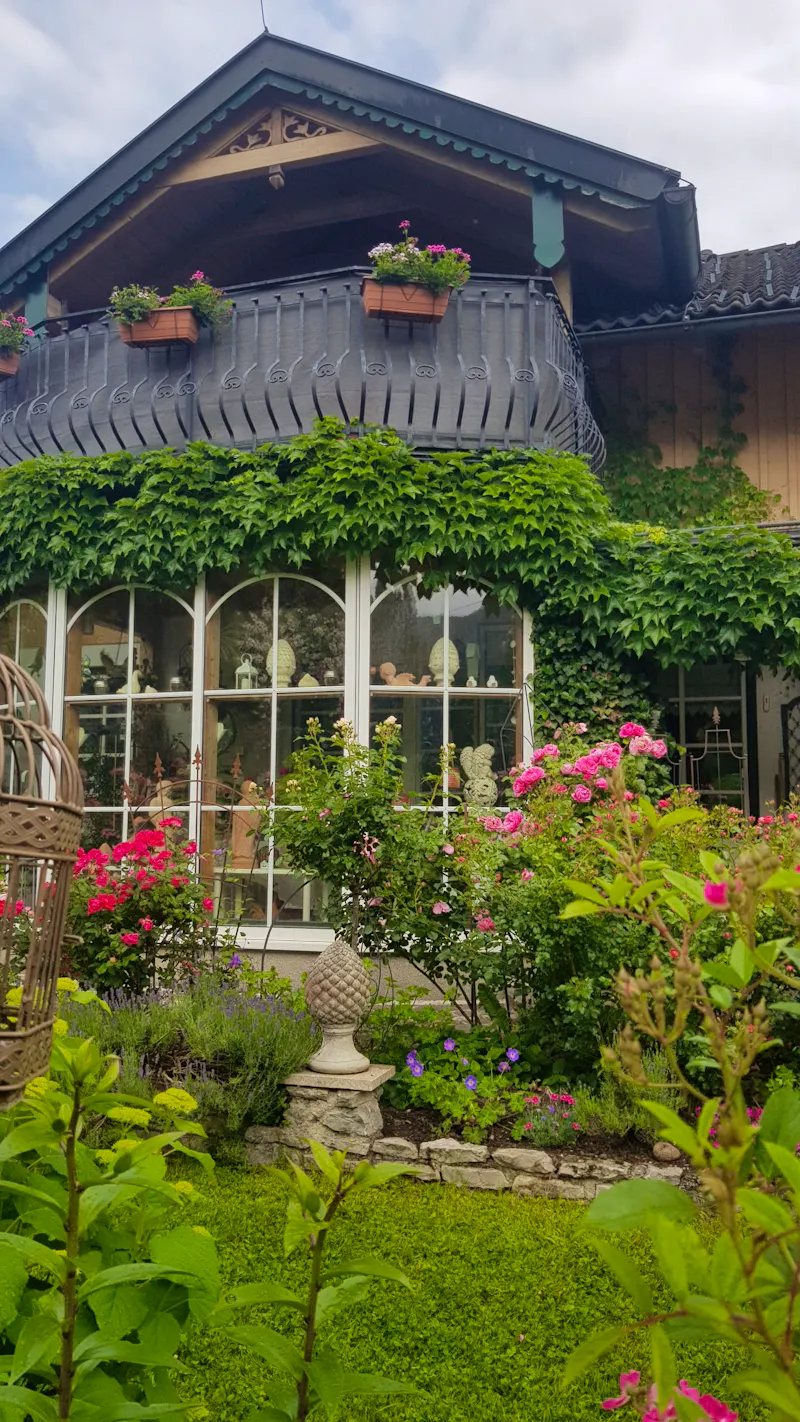 Strobl - im Garten von Elisabeth  - &copy;Anke Nicke - Eberhardt TRAVEL