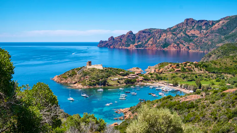 Farbenfroher Blick auf Girolata und die Halbinsel La Scandola - &copy;Christiane - stock.adobe.com