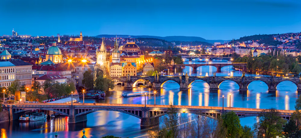 Prag Panorama Karlsbrücke am ABend &ndash; &copy; Photocreo Bednarek - stock.adobe.com