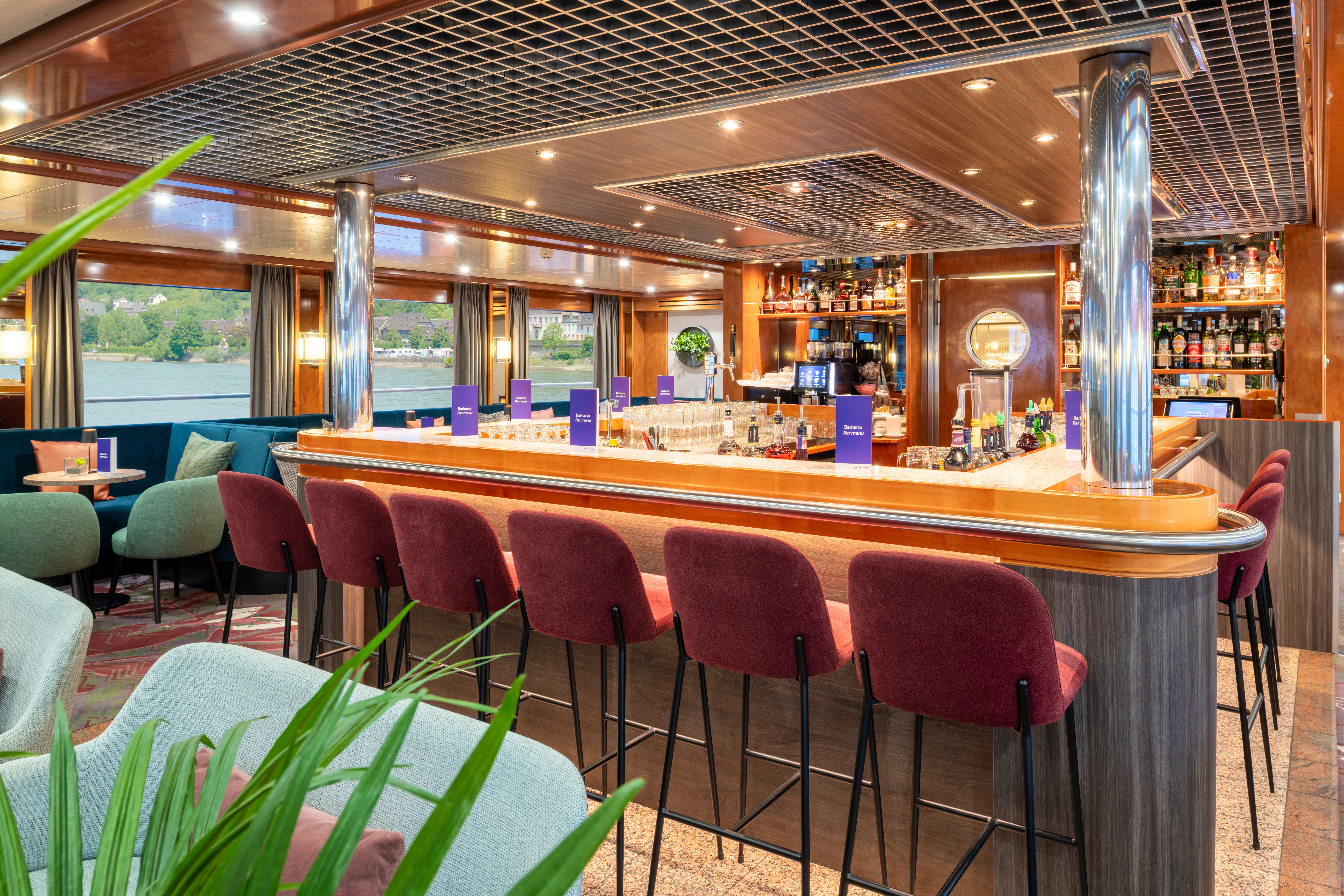 VIKTORIA Blick auf die Bar&nbsp;&ndash;&nbsp;&copy;&nbsp;nicko cruises Schiffsreisen GmbH